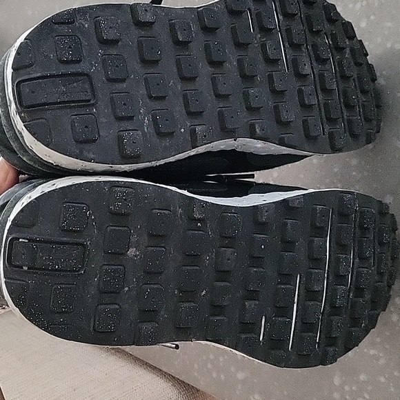 Nike - Picture 3 of 4